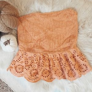 Strapless feminine top